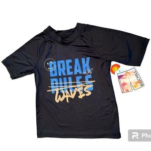 Rashguard swim top. Boys sz 8. NWT. Black with blue and tan words